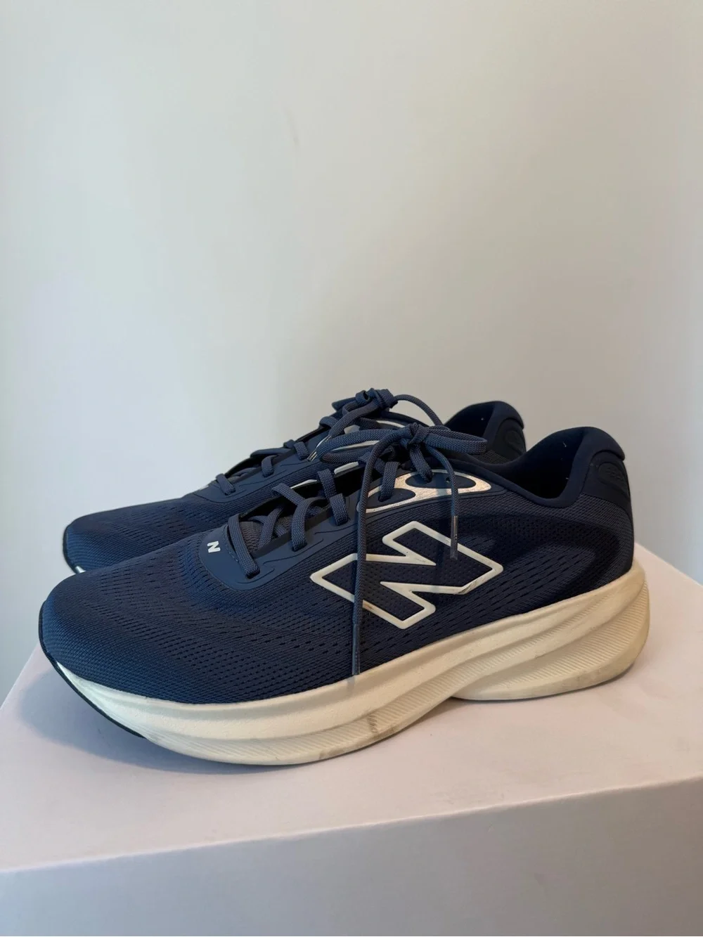 New Balance 680 V9 Size 9 Men's Running Shoes #Lux-CL